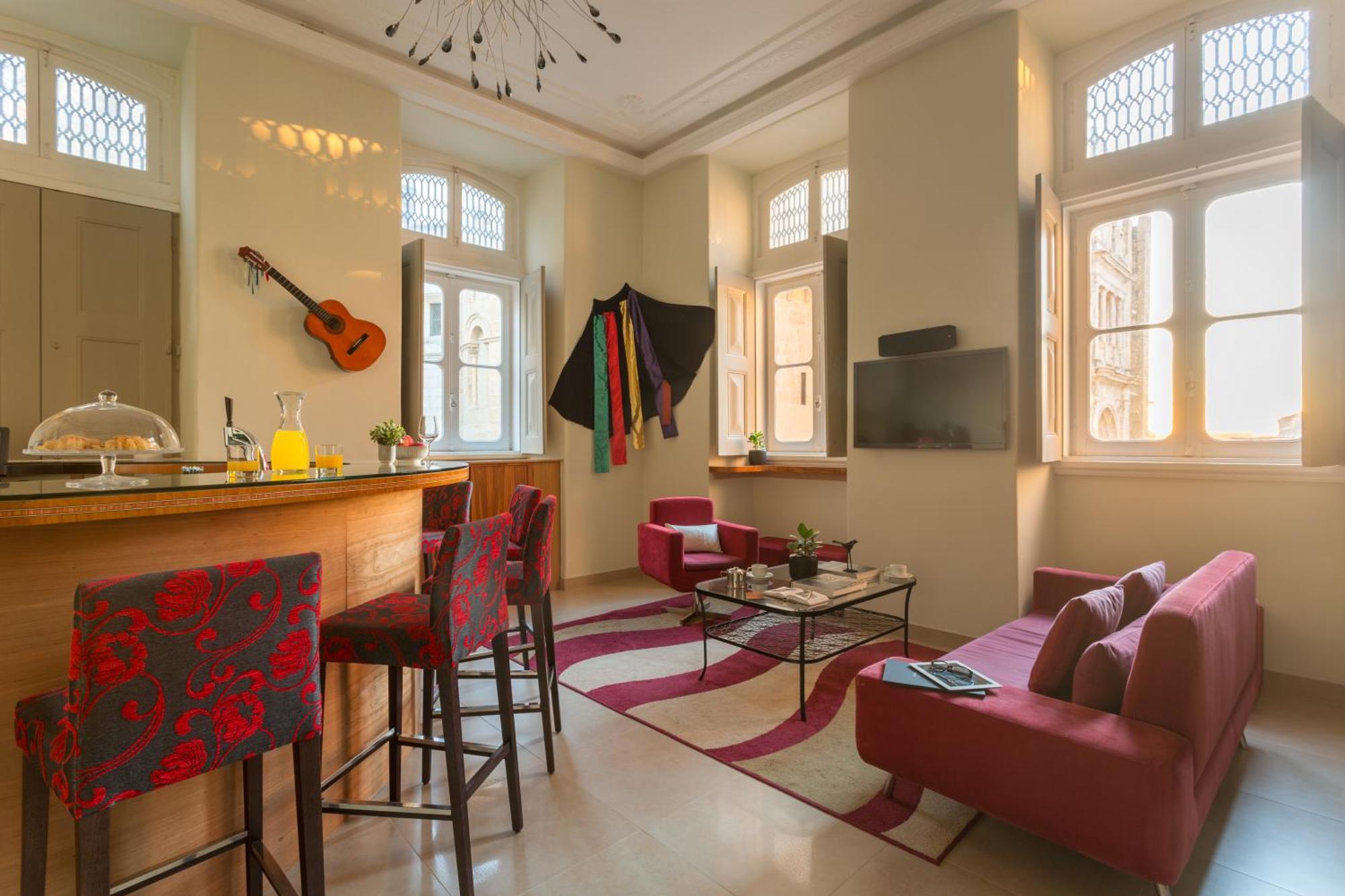 Serenata Hotel & Hostel Коимбра Экстерьер фото
