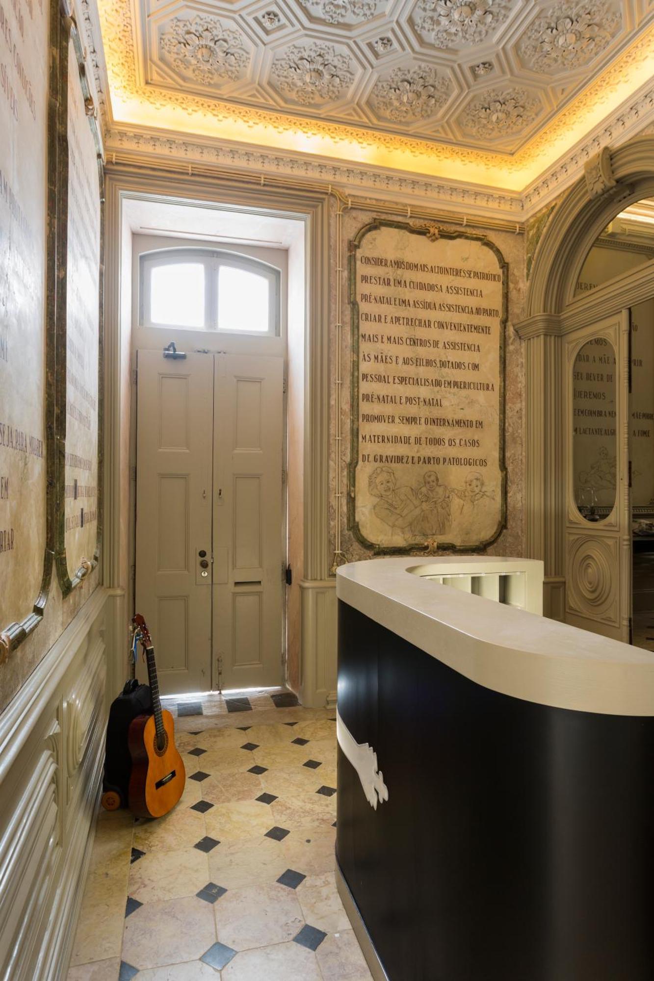 Serenata Hotel & Hostel Коимбра Экстерьер фото